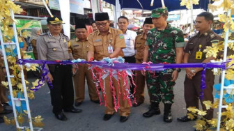 Sekda Munasri Buka Pasar Ramadan
