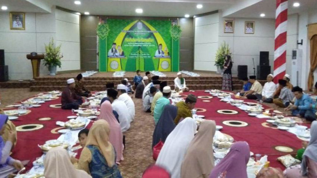 Ketua TP PKK Merangin Buka Puasa Bersama Warga Sekampung