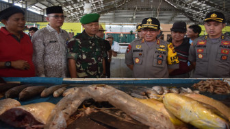 Danrem 042/Gapu Dampingi Komisi XI DPR RI Sidak ke Pasar Angso Duo