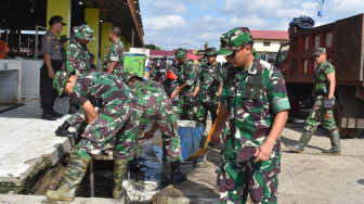 Danrem 042/Gapu Pimpin Jum’at Bersih Di Pasar Angso Duo