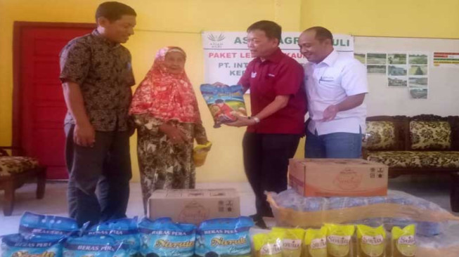 Tebar Kebahagiaan Menyambut Idul Fitri, Asian Agri Bagikan Paket Lebaran