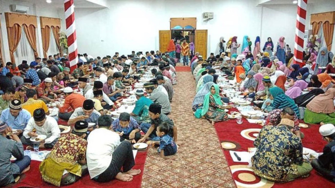 ‘Pasukan Orange’ Dijamu Buka Puasa Bersama