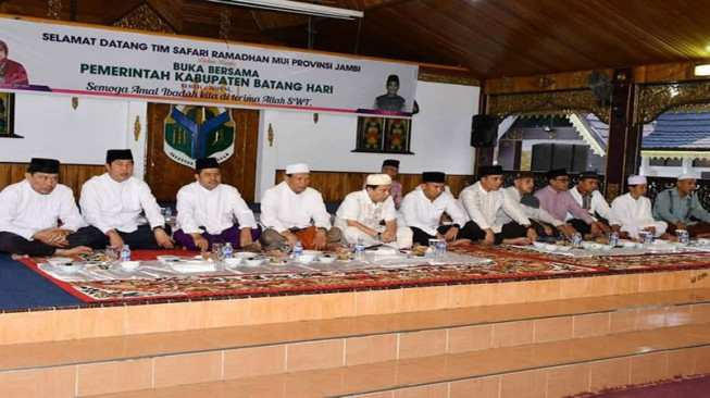 Tim Safari Ramadhan MUI Buka Puasa Bersama di Rumdis Bupati Batanghari