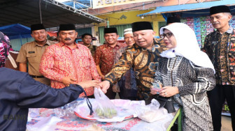 Pemkab Tanjab Barat Gelar Pasar Bedug