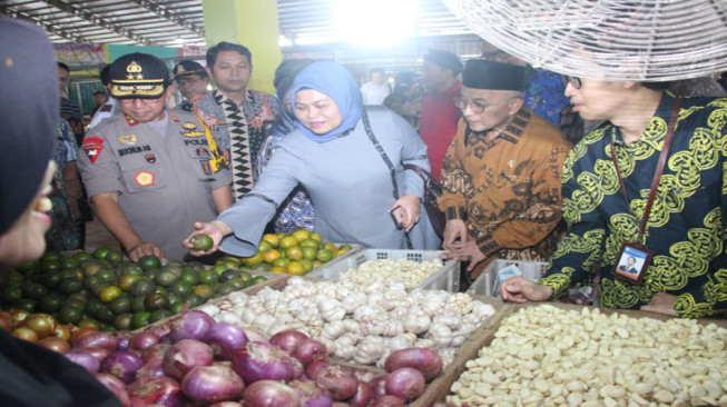 Kapolda Jambi Dampingi Anggota DPR RI Sidak Pasar Angso Duo