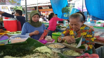 Mbah Mursinah Sitangan Manis Penjual Pecal