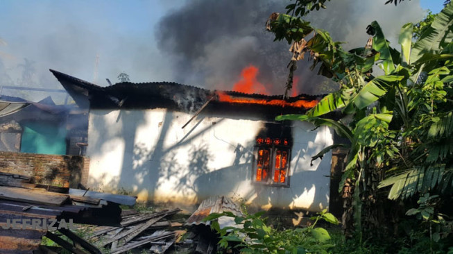 Ditinggal Pergi Antar Anak Sekolah, Rumah Hangus Terbakar