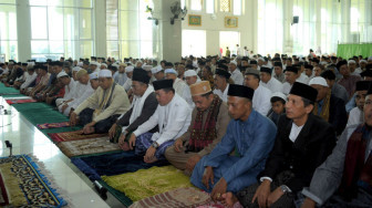 Khidmat, Salat Idul Fitri di Baitul Makmur