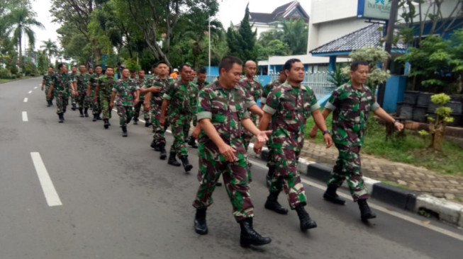 Usai Cuti Lebaran Gelombang Pertama, Prajurit Korem 042/Gapu Kembali Bina Fisik