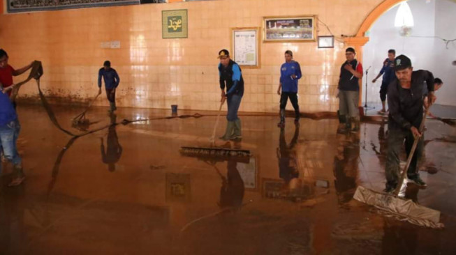 Tanggap Bencana,  Pemkot Kerahkan Personil &amp; Alat Berat, Sekda Ikut Goro