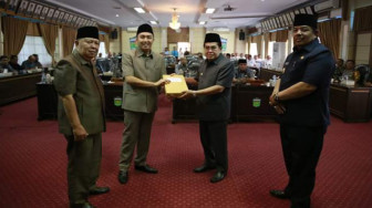 Walikota AJB Sampaikan Ranperda Pelaksanaan APBD Tahun 2018