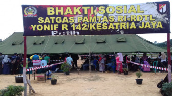 Yonif Raider 142/KJ Gelar Pengobatan Gratis di Daerah Latihan