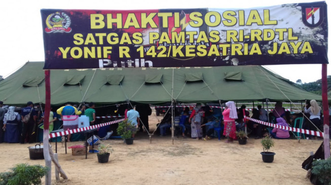 Yonif Raider 142/KJ Gelar Pengobatan Gratis di Daerah Latihan