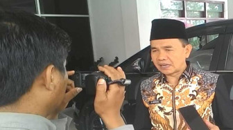 Belum Pikirkan Suksesi Gubernur Jambi, Adirozal Cuma Beri Sinyal