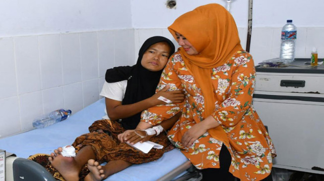 Istri Bupati Batanghari Jenguk Pasien RSUD Hamba
