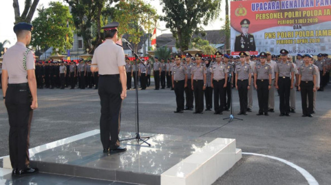 HUT 73 Bhayangkara, 667 Personel Polda Jambi Naik Pangkat