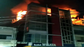 Diduga Arus Pendek Listrik, Hotel Wisata Terbakar