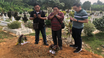 Fikar Azami Ziarah ke Makam TKI Asal Koto Padang di Malaysia