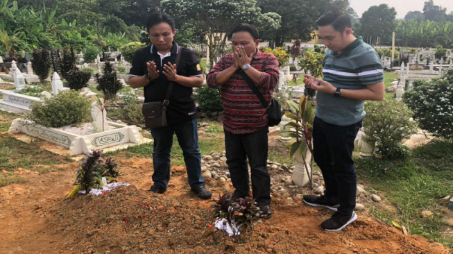 Fikar Azami Ziarah ke Makam TKI Asal Koto Padang di Malaysia