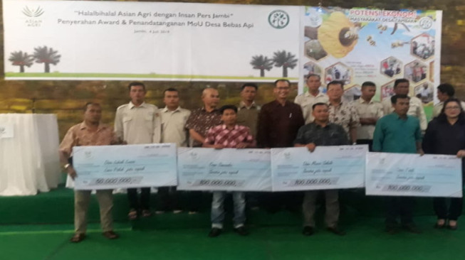 Asian Agri Beri Penghargaan pada 4 Desa Bebas Api