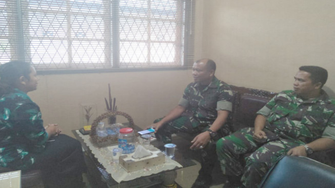 Satgas TMMD Upayakan Listrik untuk Warga Desa Ladang Peris