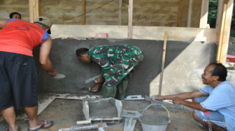 Serda Dahlan Bantu Pengerjaan Rumah Triono