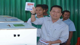 Bupati Batanghari Nyoblos di TPS 03 Rengas Condong