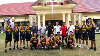 Waka Polres Merangin Eddy Ingganta Lepas Team Basket AHS Polres Merangin Ikuti  Kejurprov