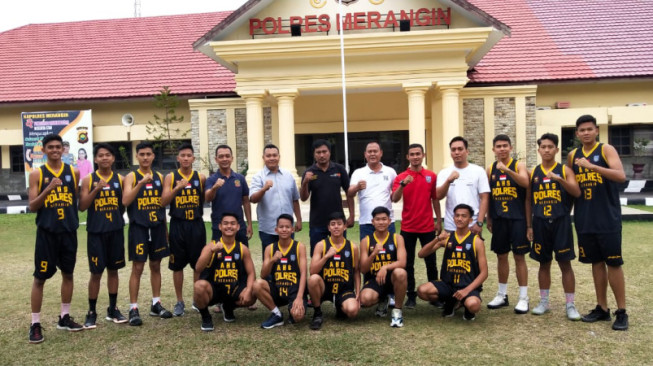 Waka Polres Merangin Eddy Ingganta Lepas Team Basket AHS Polres Merangin Ikuti  Kejurprov