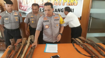 Polres Batanghari Amankan 10 Pucuk Kecepek dari Anggota SMB