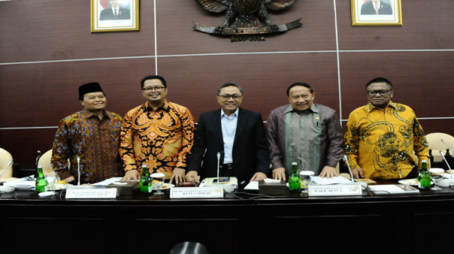 Ketua MPR Ingatkan Anggota Hadir Tepat Waktu