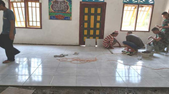 Pemasangan Keramik Mushalla Baitul Mukmin Sudah 45 Persen