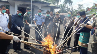 Kejari Muara Bulian Musnahkan BB Tindak Pidana Umum