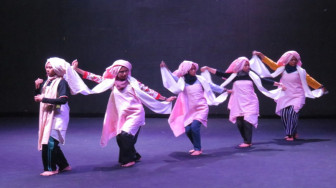 Teater Tonggak Gelar Tari Bedeti Suku Anak Dalam