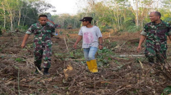Kasdim dan Danramil Tinjau Lokasi Pembangunan Jalan TMMD