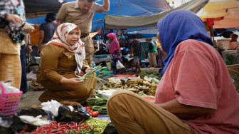 Bupati Masnah Sidak ke Pasar Sengeti