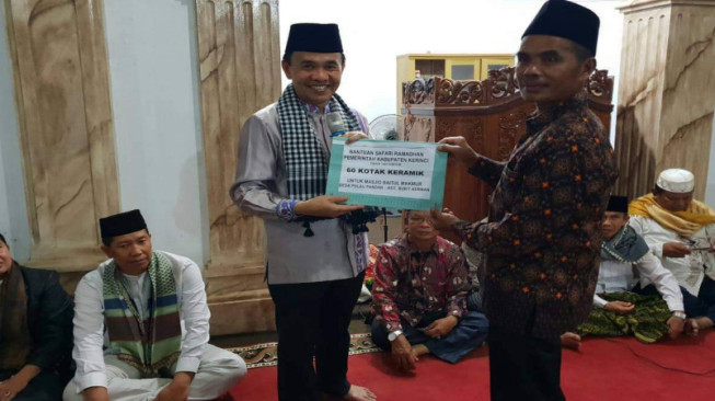 Malam ke Sembilan, Bupati Kerinci Safari Ramadhan di Masjid Baitul Makmur Pulau Pandan