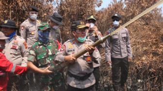 Kapolda Jambi Pimpin Pemadaman Lahan yang Terbakar