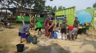 Krisis Air, Kodim Tanjab Distribusikan Air Bersih Gratis.