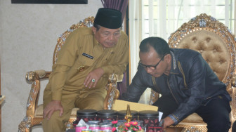 Fachrori Terima  Dokumen Anggota  DPRD Terpilih Provinsi Jambi