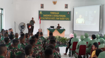 Sebelum Berangkat, Satgas Pemtas RI-RDTL Yonif Raider 142/KJ Mendapat Pembekalan