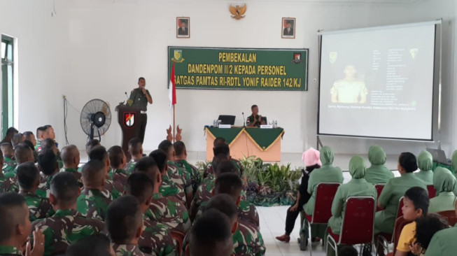 Sebelum Berangkat, Satgas Pemtas RI-RDTL Yonif Raider 142/KJ Mendapat Pembekalan