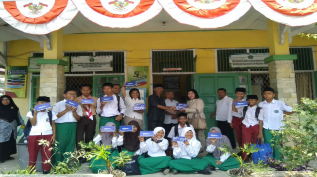 Peduli  Kesehatan Pelajar, Asian Agri Bagi Masker Gratis