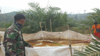 Antisipasi Kebakaran Lahan, Tim Terpadu Desa Bukit Suban Buat Embung Penampung Air