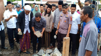 Bupati Romi Letakkan Batu Pertama Pembangunan Masjid