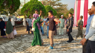 Tiga Pendemo Terobos Masuk Halaman DPRD Merangin