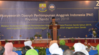 Gubernur Jambi Mendukung Budidaya Anggrek