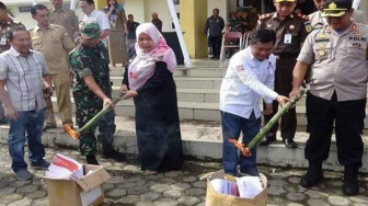 Bupati Muarojambi Lepas Distribusi Logistik Pemilu