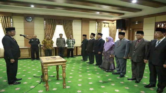 Sekda Munasri Lantik 6 Pejabat Eselon II