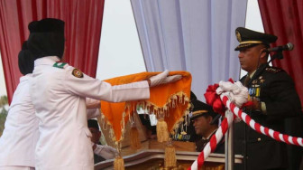 Dandim Sarko Irup  Penurunan Bendera Merah Putih